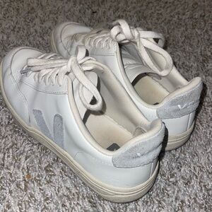Veja V-12 sneakers with light blue accents